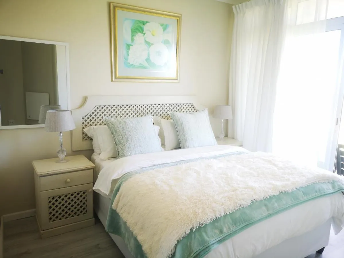 Cape Town Family Beachfront Apartment Leisure Bay 0*, Kapstadt